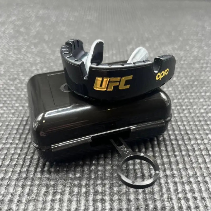 Капа OPRO Gold Braces под брекеты, Взрослая (возраст 11+)  Blackl/Silver, Посадка: кипячение и компрессионная клетка, Медицинский полимер, Гель Hi-Flow, Черно-серебристый