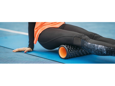 Упражнения с массажным роликом: 5 упражнений которые стоит включить в тренировку