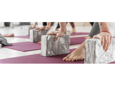 Як використовувати блок для йоги: 4 асани, які варто спробувати