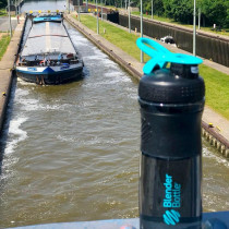 Шейкер спортивний (пляшка) BlenderBottle SportMixer Flip 20oz/590ml Black/Teal Шейкер спортивний (пляшка) BlenderBottle SportMixer Flip 20oz/590ml Black/Teal