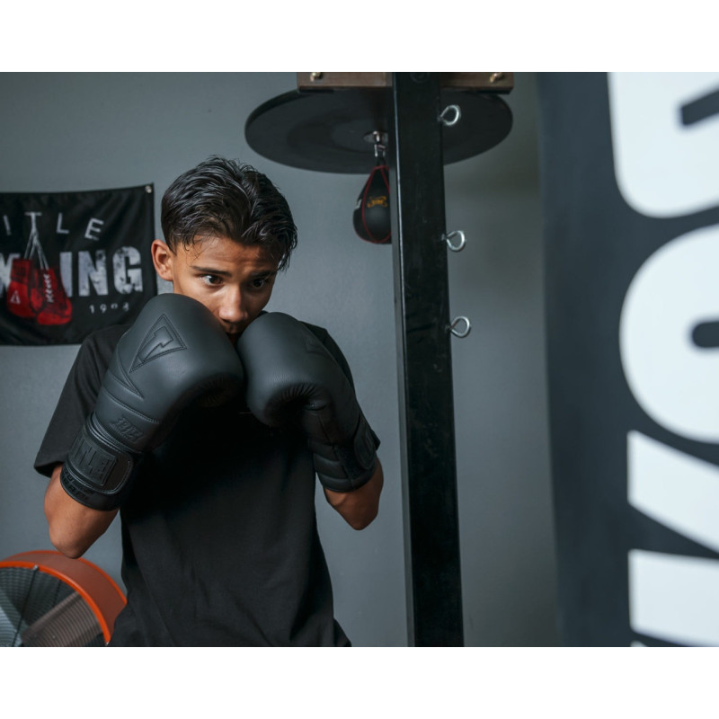 Боксерські рукавиці TITLE Black Bolstered Leather Black 16 oz