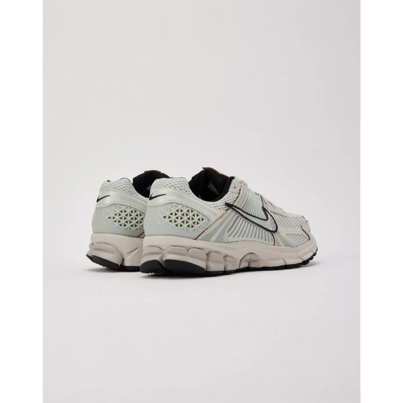 Кросівки жіночі Nike Zoom Vomero 5 (FN6742-001)