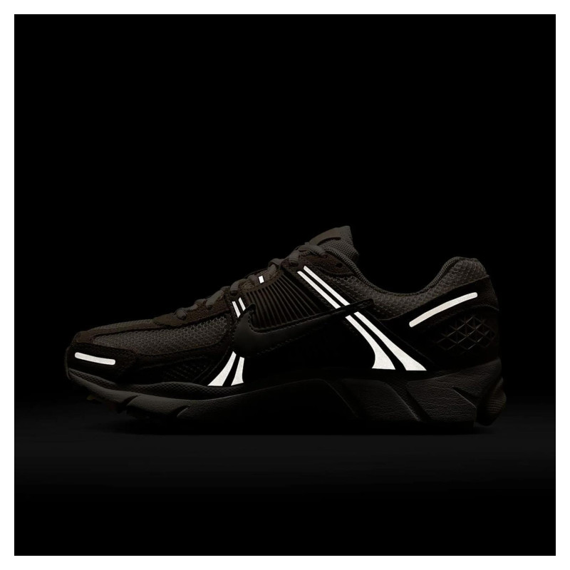 Кросівки жіночі Nike Zoom Vomero 5 (HQ0458-200)