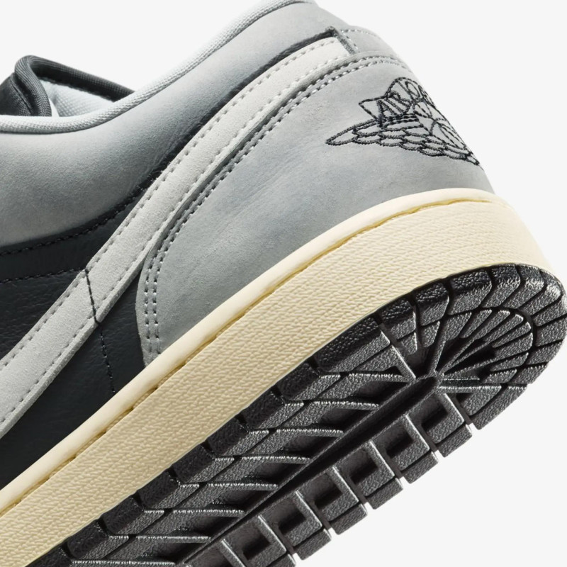 Кросівки чоловічі Jordan 1 Low Se (HQ2010-012)
