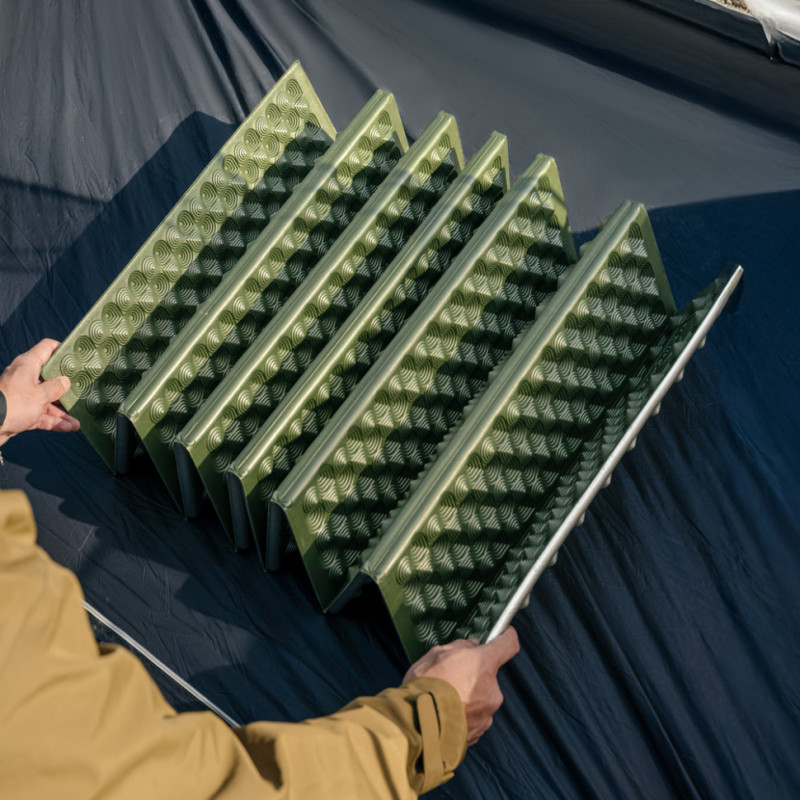 Килимок туристичний складаний одномісний IXPE Naturehike CNK2650WS010 з алюмінієвою плівкою, 200x60x2.3 см, зелений
