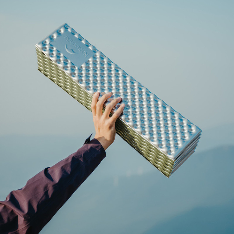 Килимок туристичний складаний двомісний IXPE Naturehike CNK2450WS044 з алюмінієвою плівкою, 200x120x1.8 см, оливковий