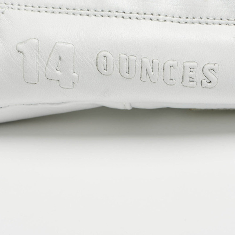 Боксерські рукавиці Leone GN111 THE GREATEST White 10 унцій (бинти 4 м. в комплекті)