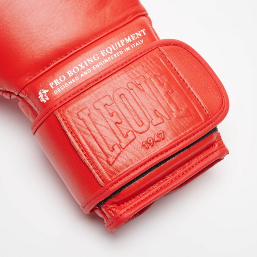 Боксерські рукавиці Leone GN111 THE GREATEST Red 12 унцій (бинти 4 м. в комплекті)