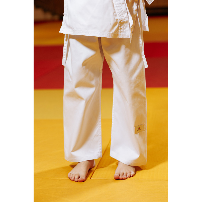 Біле дитяче кімоно для хлопчиків, карате, TM BUDOGI, зріст 110 см, щільність 240 гр/м.кв.