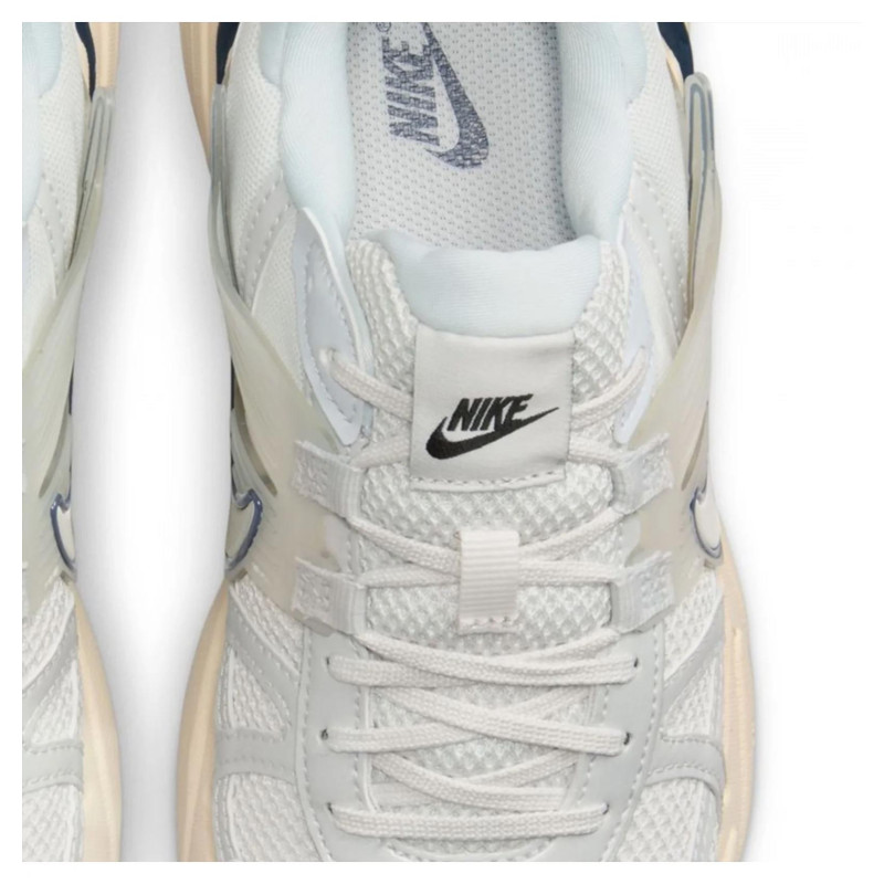 Кросівки для бігу жіночі Nike V2k Run (FD0736-004)