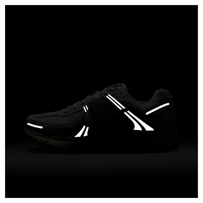 Кросівки жіночі Nike Zoom Vomero 5 (FJ2028-103)