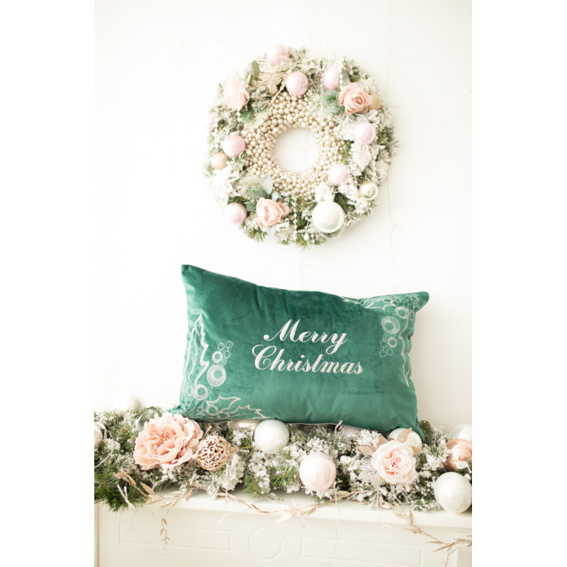 Наволочка новорічна оксамитова вишивана NOV01S "Merry Christmas"