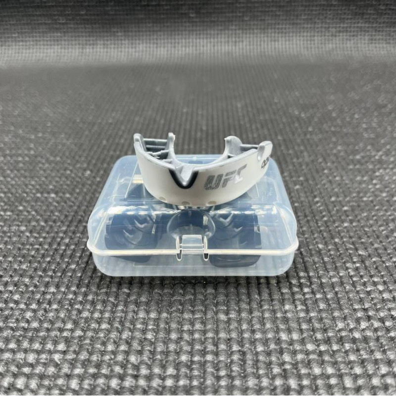 Капа OPRO Silver UFC дитяча (вік до 10) White/Silver (ufc.102515003)