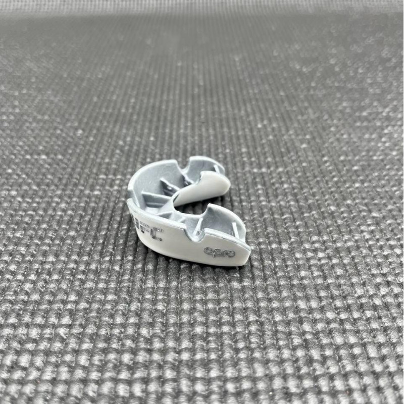 Капа OPRO Silver UFC дитяча (вік до 10) White/Silver (ufc.102515003)