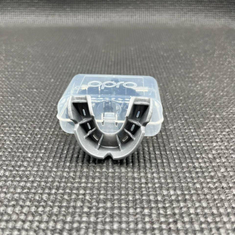 Капа OPRO Silver UFC дитяча (вік до 10) White/Silver (ufc.102515003)