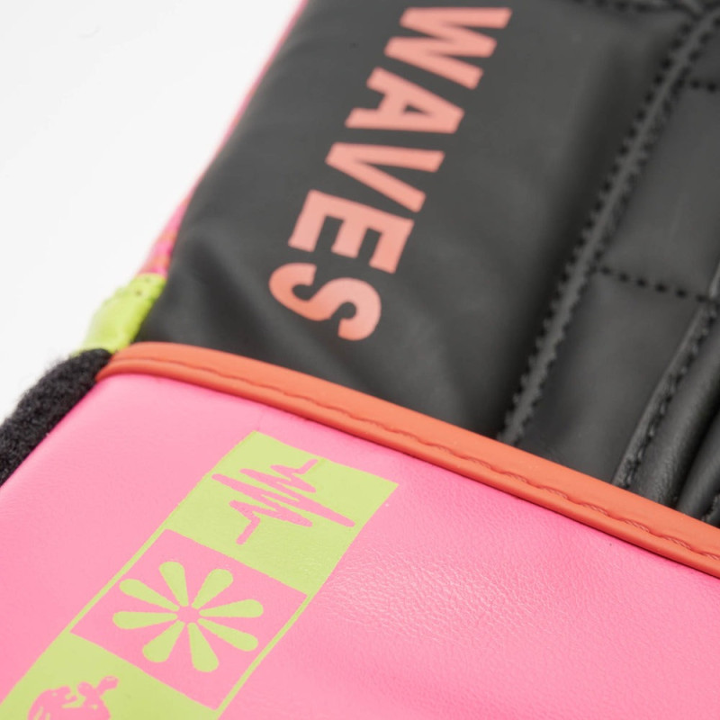 Боксерские перчатки Leone GN313 WAVES Fuxia (капа в комплекте), 10 унций, 100% PU, Розовый