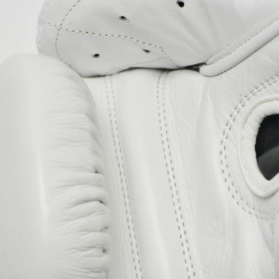 Боксерські рукавиці Leone GN111 THE GREATEST White 12 унцій (бинти 4 м. в комплекті)