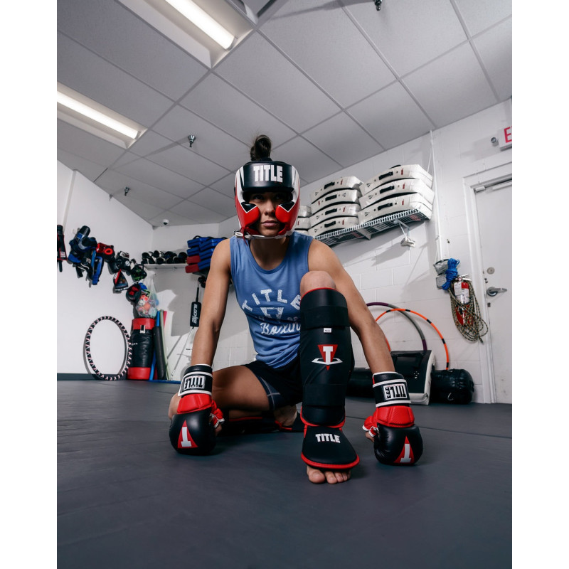 Боксерський шолом TITLE MMA Command Black/White/Red M