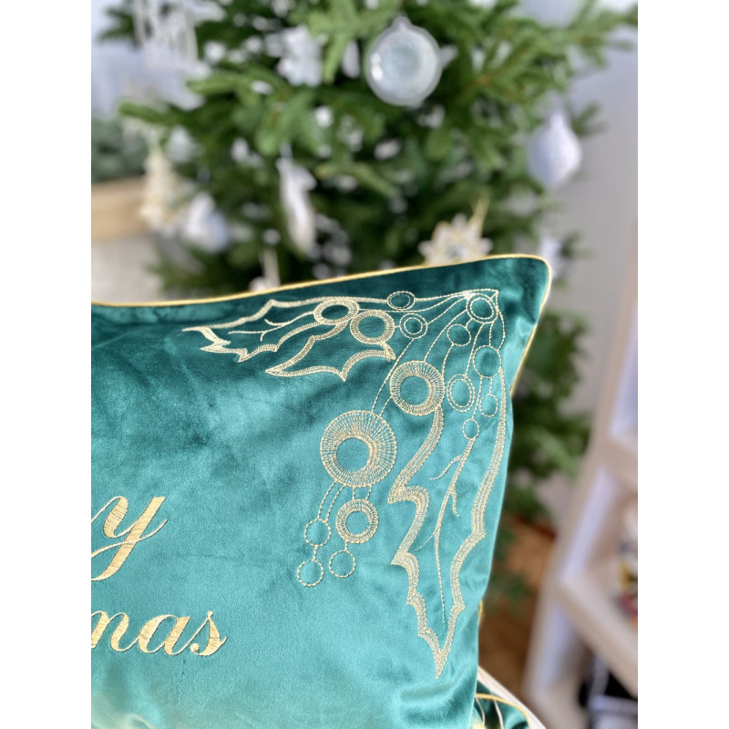 Наволочка новорічна оксамитова вишивана NOV01ZH "Merry Christmas"