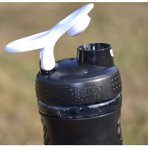 Шейкер спортивний (пляшка) BlenderBottle SportMixer Flip 20oz/590ml Black/White Шейкер спортивний (пляшка) BlenderBottle SportMixer Flip 20oz/590ml Black/White