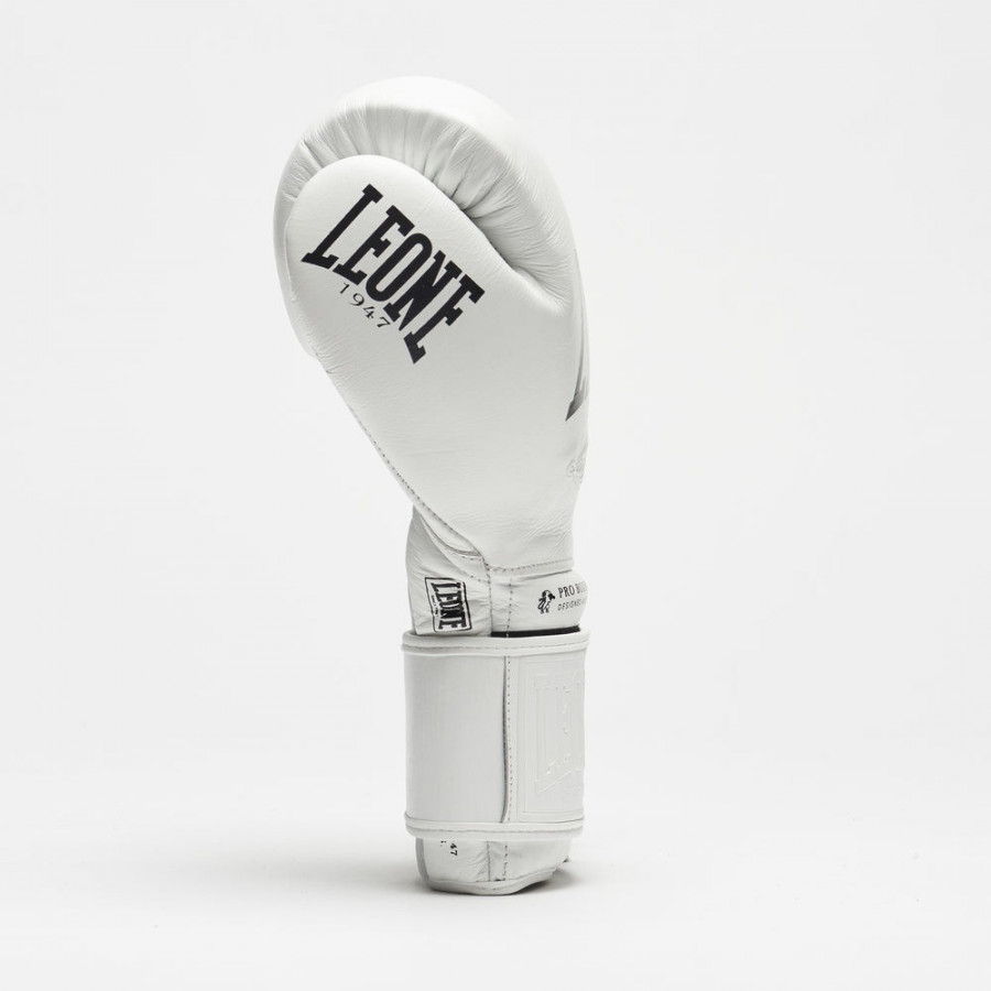 Боксерські рукавиці Leone GN111 THE GREATEST White 14 унцій (бинти 4 м. в комплекті)