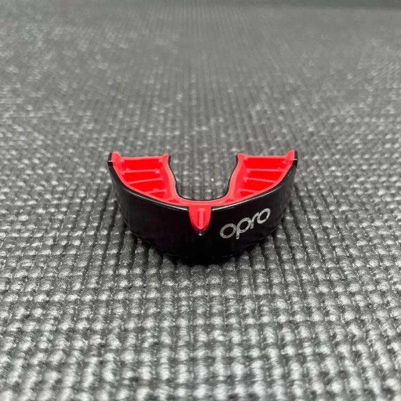 Капа OPRO Silver дитяча (вік до 10) Black/Red (art.102503001)
