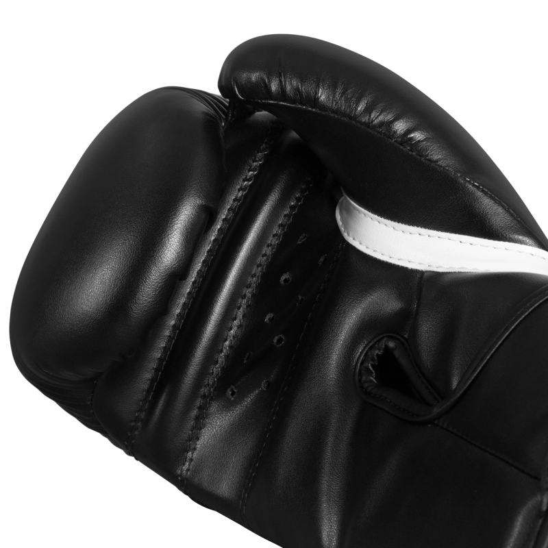 Боксерські рукавиці TITLE DYNAMIC STRIKE HEAVY BAG GLOVES Black 14 oz