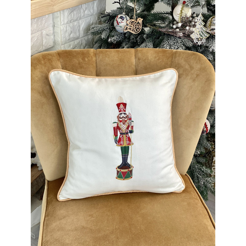 Наволочка одностороння з вишивкою NUTCRACKER02