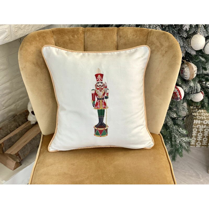 Наволочка одностороння з вишивкою NUTCRACKER02