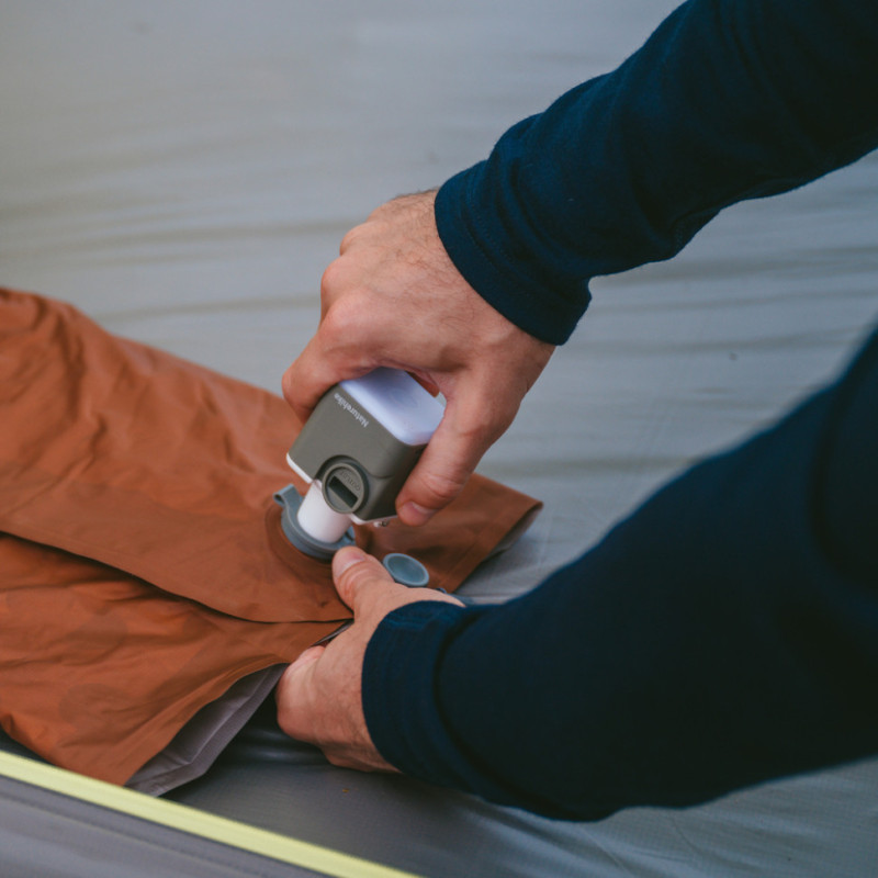 Багатофункціональний повітряний насос-ліхтар Naturehike CNK2550ZM012, зелений