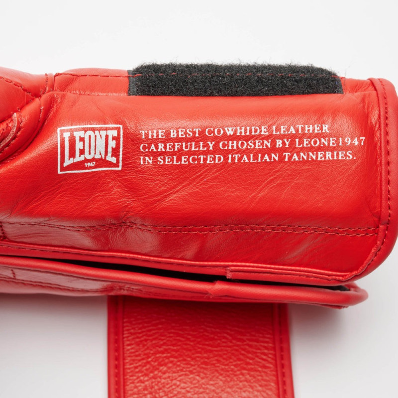 Боксерские перчатки Leone GN111 THE GREATEST Red (бинты 4 м. в комплекте), 10 унций, 100% коровья кожа, Красный