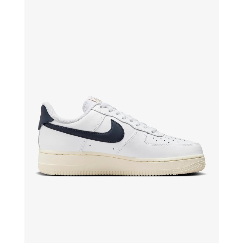 Кросівки жіночі Nike Air Force 1 '07 Flyease (HJ9122-100)