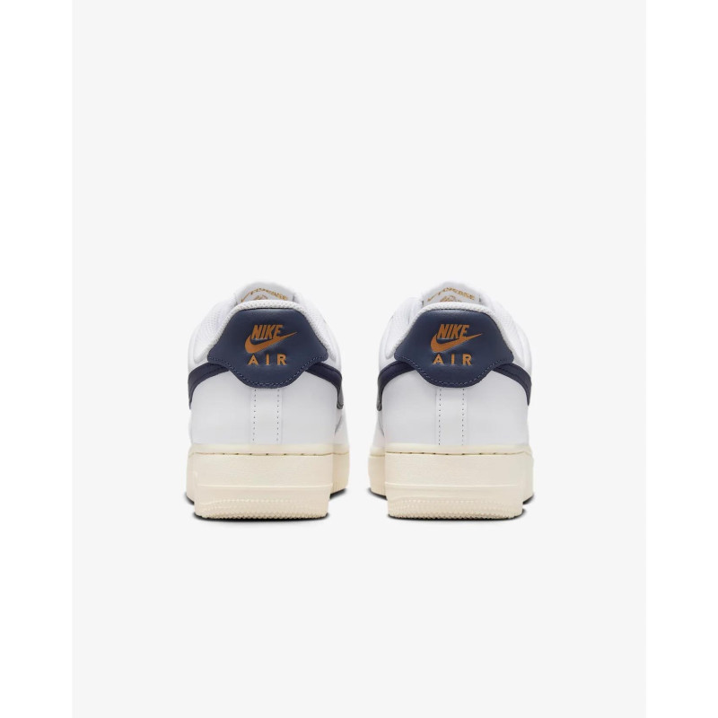 Кросівки жіночі Nike Air Force 1 '07 Flyease (HJ9122-100)