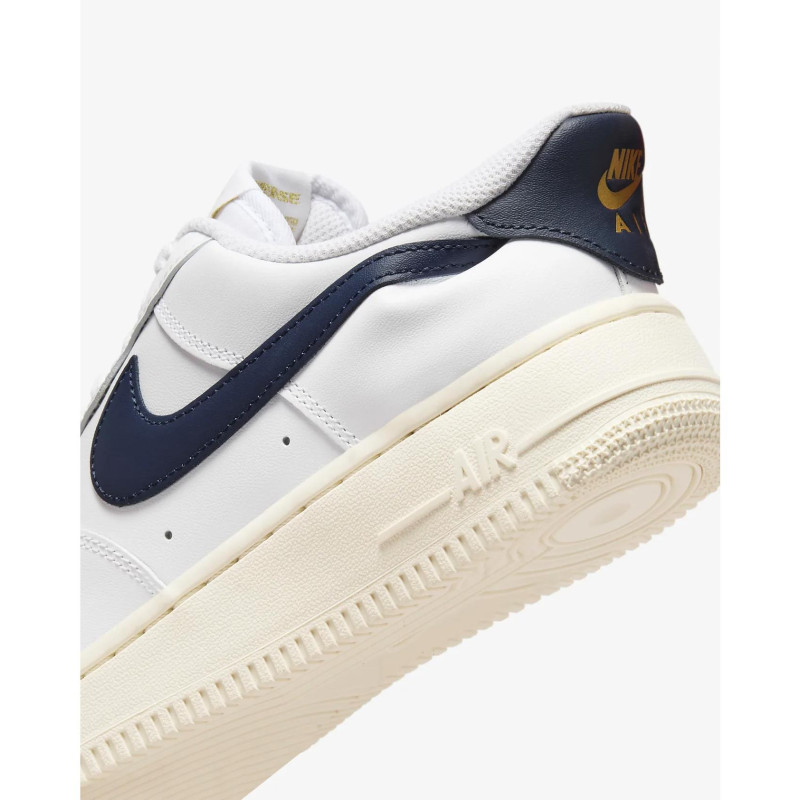 Кросівки жіночі Nike Air Force 1 '07 Flyease (HJ9122-100)
