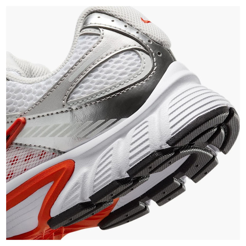Кросівки жіночі Nike V5 Rnr (HQ7901-100)