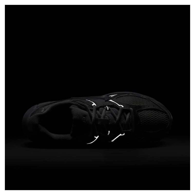 Кросівки чоловічі Nike V5 Rnr White Black Metallic Silver (HQ7901-101)