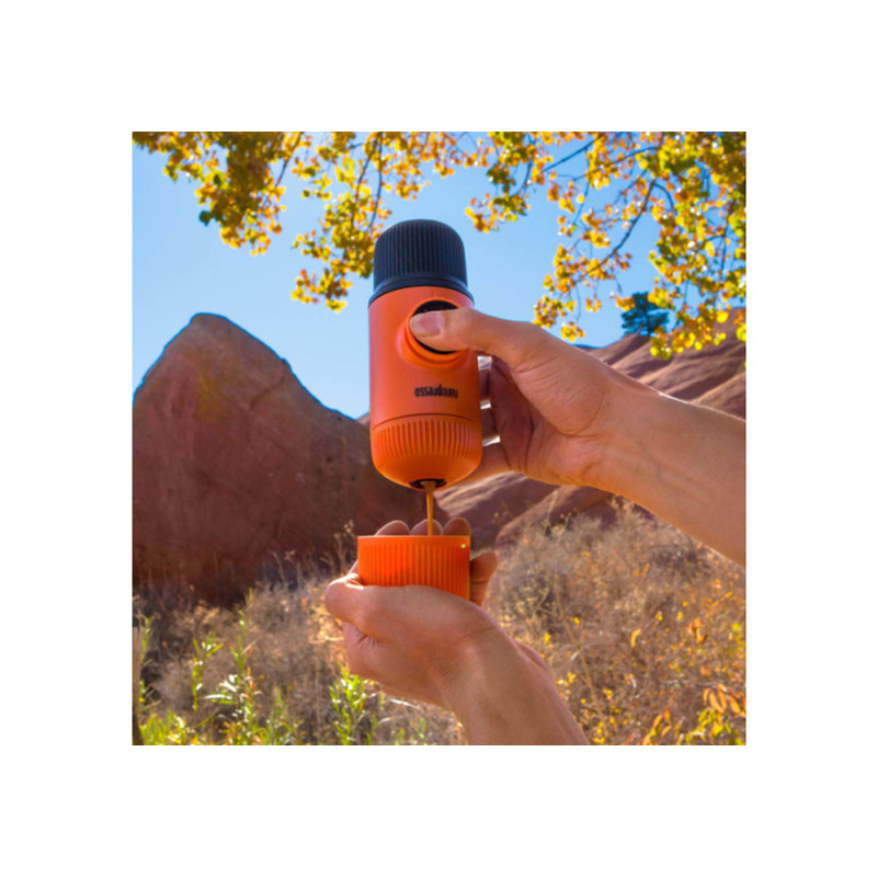 Портативна еспресо-кавоварка Wacaco Nanopresso помаранчева, механічна, для меленої кави