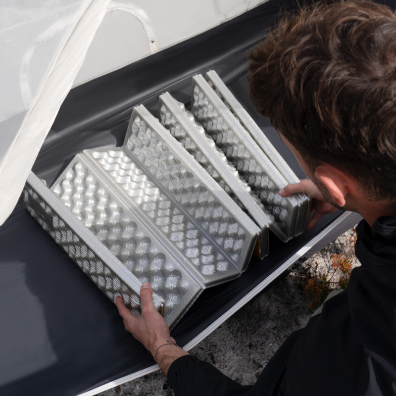 Килимок складний IXPE Naturehike CNK2550WS030, алюмінієва плівка, 18 мм, медово-золотий