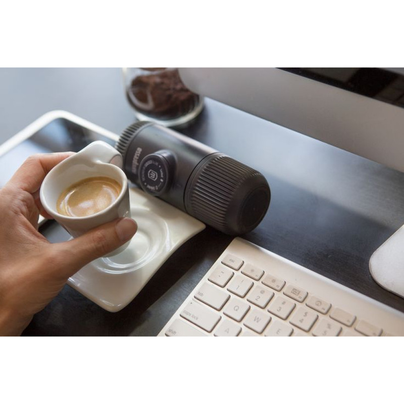 Портативна еспресо-кавоварка Wacaco Nanopresso сіра, механічна, для меленої кави