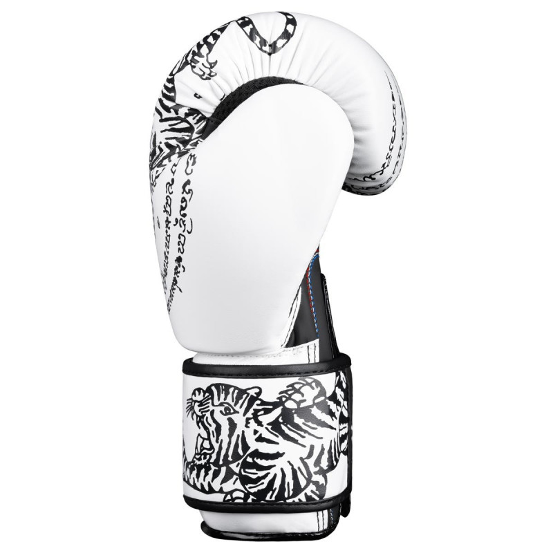 Перчатки для бокса Phantom Muay Thai White 10 унций (бинты в подарок)