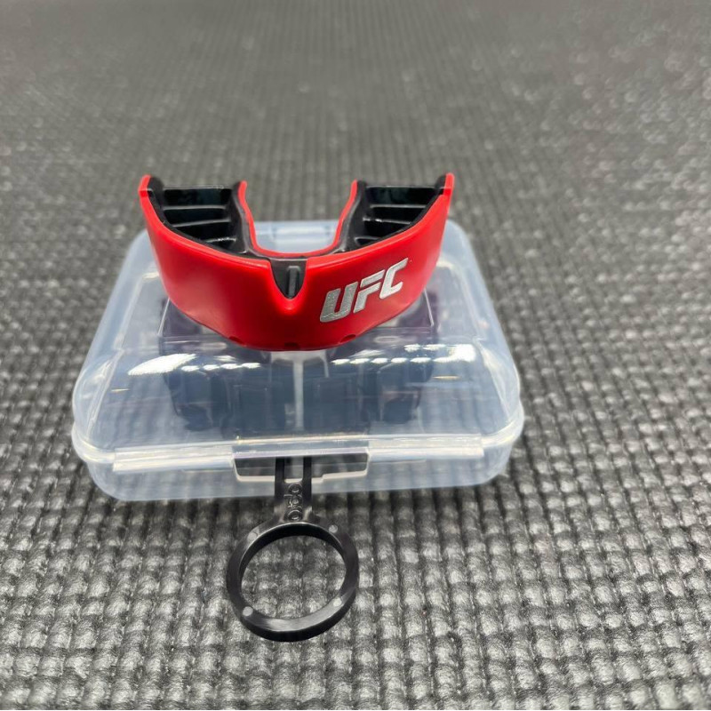 Капа OPRO Silver UFC Self-Fit, Доросла (вік 11+) Red/Black, Посадка: Кип'ятіння та компресійна клітка, плавники, Термопластик, Hi-Flow гель, Червоно-чорний