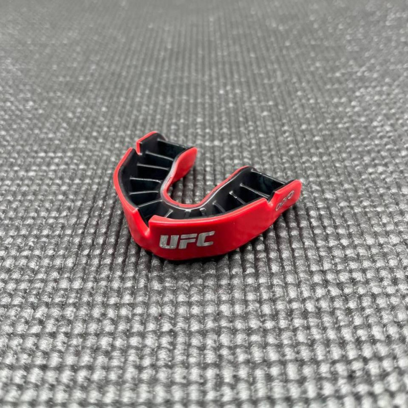 Капа OPRO Silver UFC дитяча (вік до 10) Red/Black (ufc.102515002)