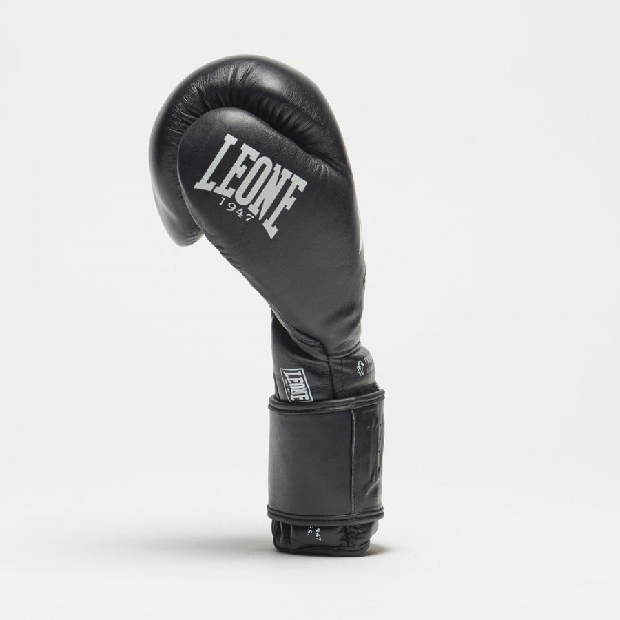 Боксерські рукавиці Leone GN111 THE GREATEST Black 18 унцій (бинти 4 м. в комплекті)