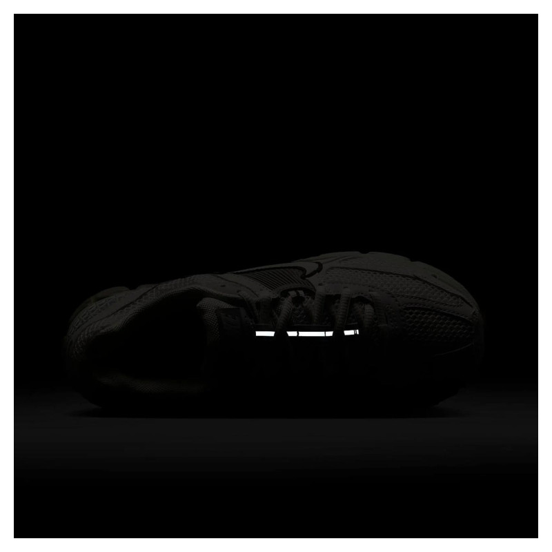 Кросівки жіночі Nike Zoom Vomero 5 (FJ2028-103)