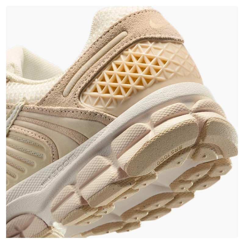 Кросівки жіночі Nike Zoom Vomero 5 (HQ0458-200)