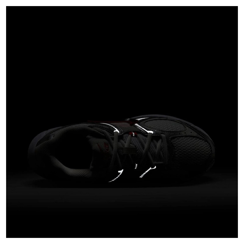 Кросівки жіночі Nike V5 Rnr (HQ7901-100)