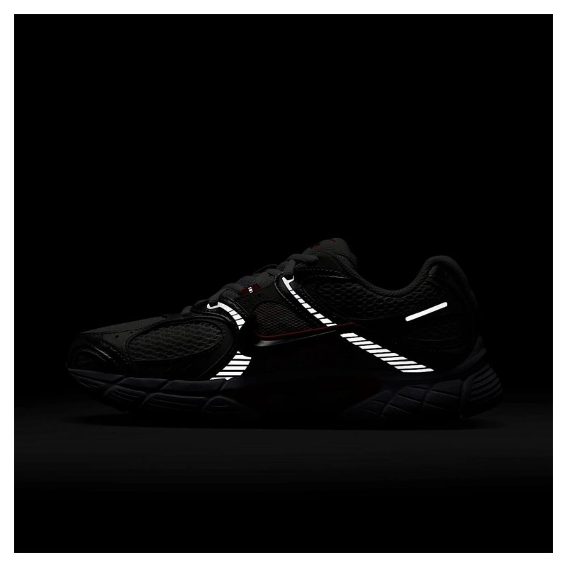 Кросівки жіночі Nike V5 Rnr (HQ7901-100)