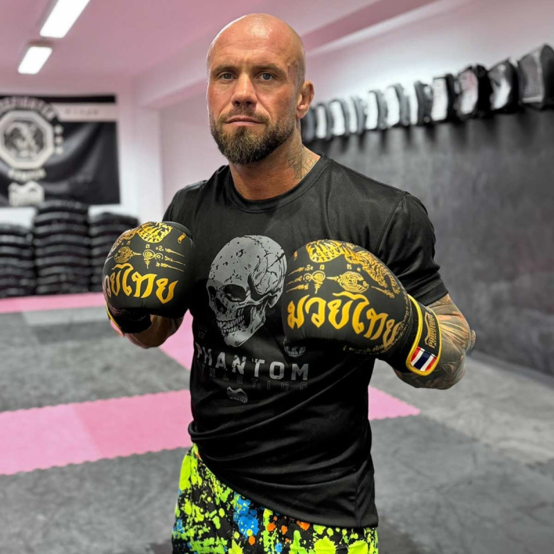 Боксерські рукавиці Phantom Muay Thai Black Gold 14 унцій (Бинти 4м. )