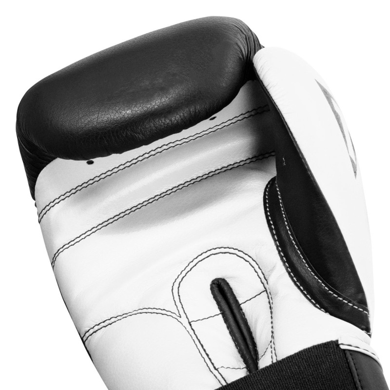 Боксерські рукавиці TITLE Boxing Dynamic Strike Black/White 16 oz (бинти 4м. в комплекті)