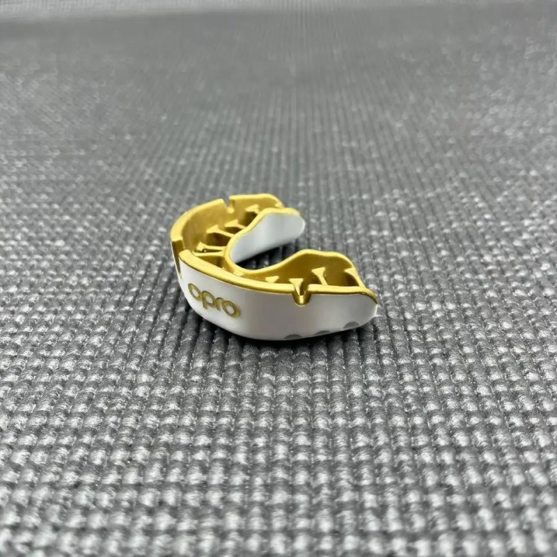 Капа OPRO Gold дитяча (вік до 10р.) White/Gold (art.102505005)